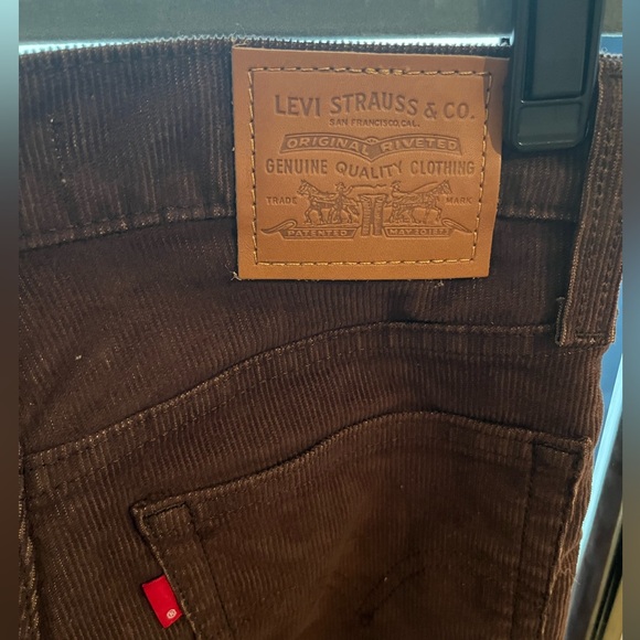 Levi’s Brown Wedgie Straight Corduroy Pants; Size 25 - Picture 3 of 4